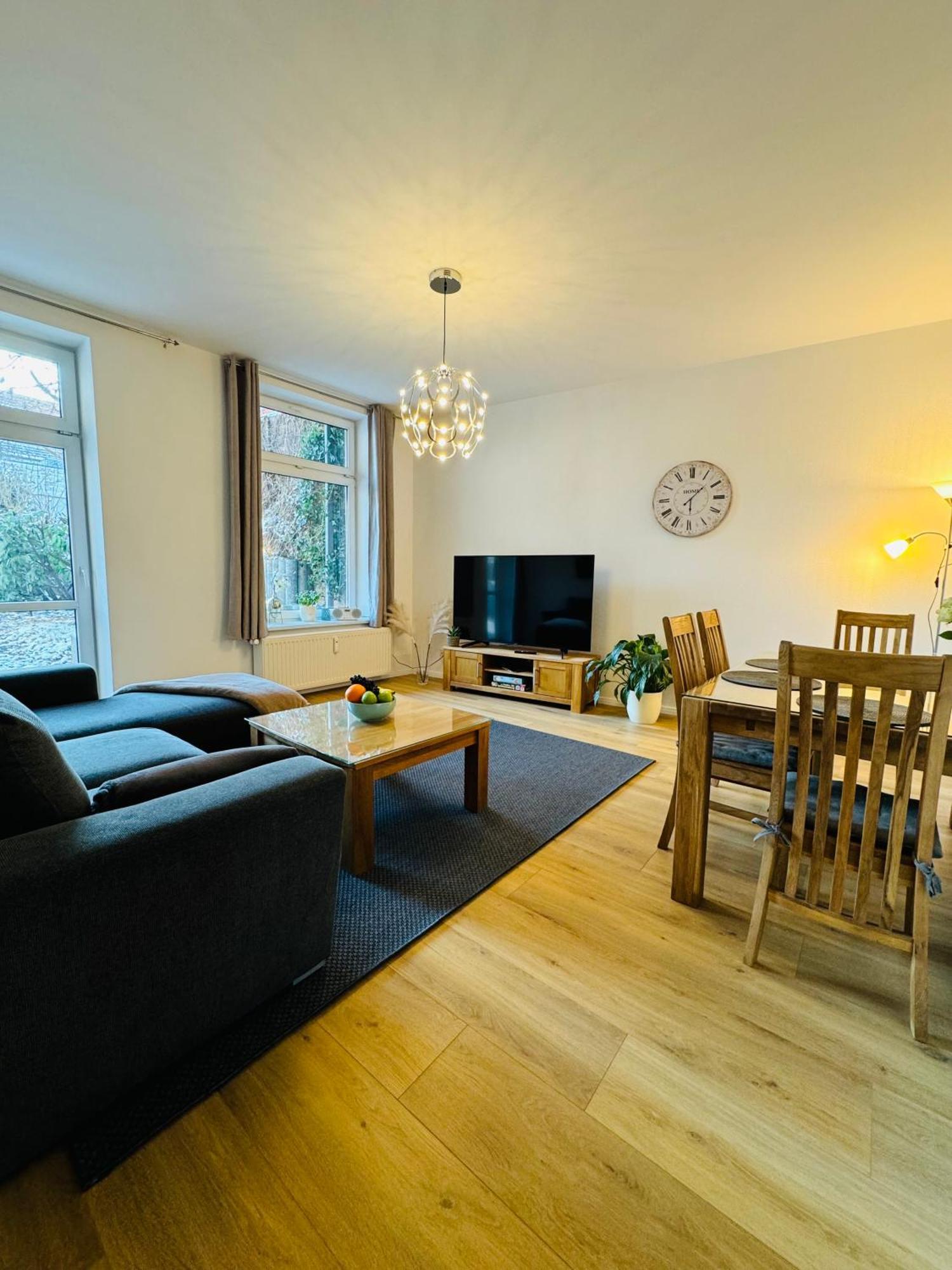 Attraktive Wohnung Im Gruenen Hinterhof Schwerin  Ngoại thất bức ảnh