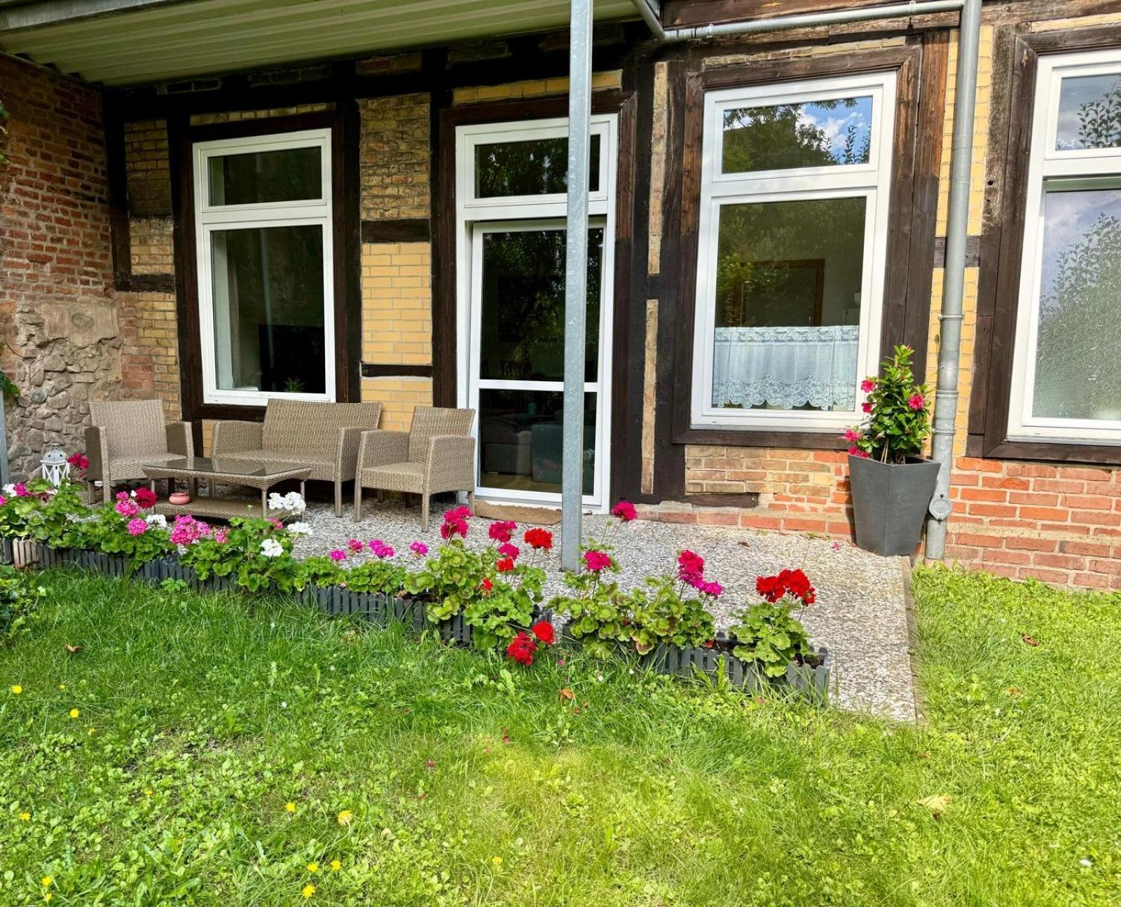 Attraktive Wohnung Im Gruenen Hinterhof Schwerin  Ngoại thất bức ảnh